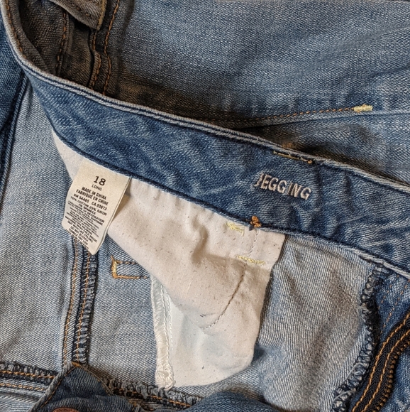 ❌SOLD❌ AEO Stretch Distressed Ripped Jegging - Picture 10 of 11